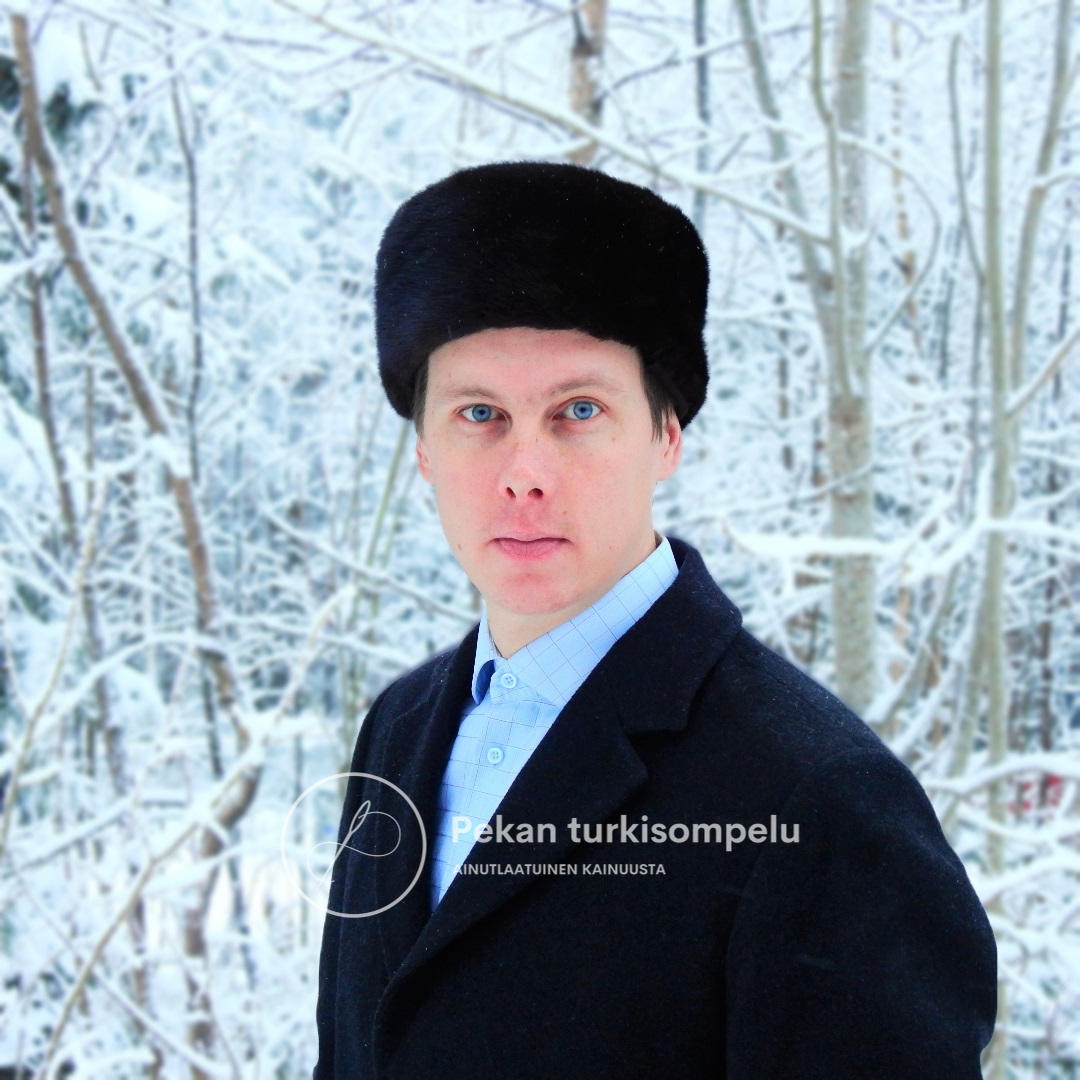 hautajaislakki, minkki.  Korvaläpät taivuttu sisään.